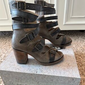 Freebird Bond Sandals in Stone